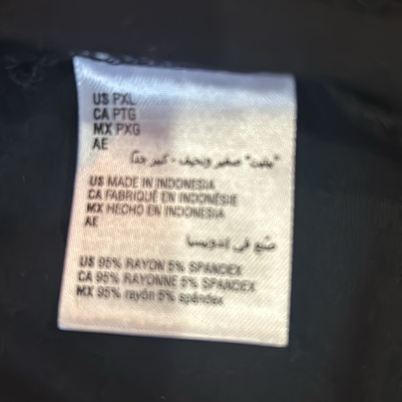 Ladies petite XL black 3/4 length top - Picture 3 of 4